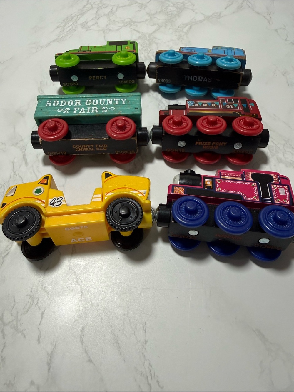 Thomas & Friends Wooden Railway Assorted Color Train Cars - Pack